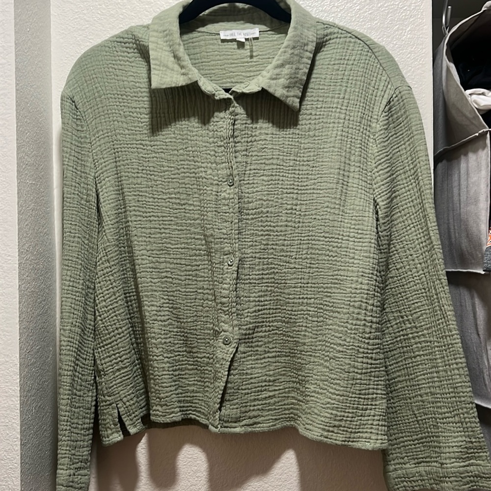 Free The Roses light green button up top